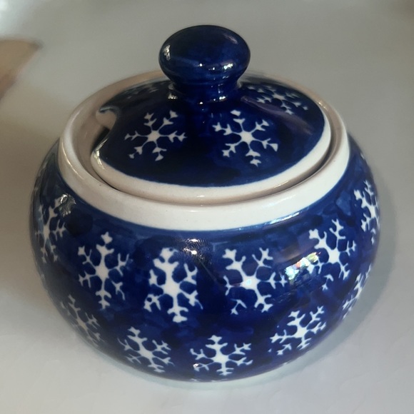 Boleslawiec Sugar Bowl with Snowflake Pattern - Picture 3 of 8